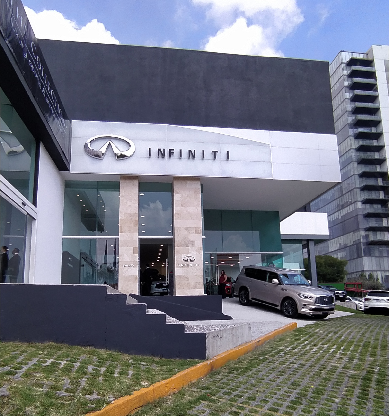INIFNITI Santa Fe