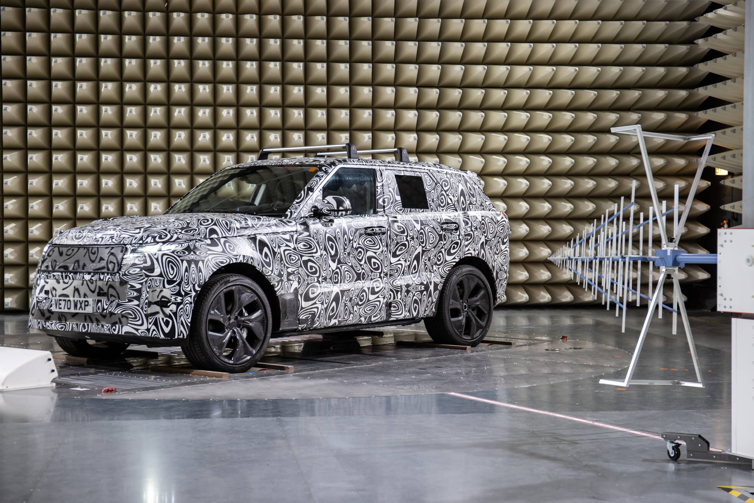 Jaguar Land Rover abre nuevo laboratorio en Gaydon para pruebas de coches eléctricos