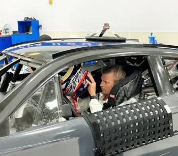 Kimi Räikkönen se prepara para correr en NASCAR