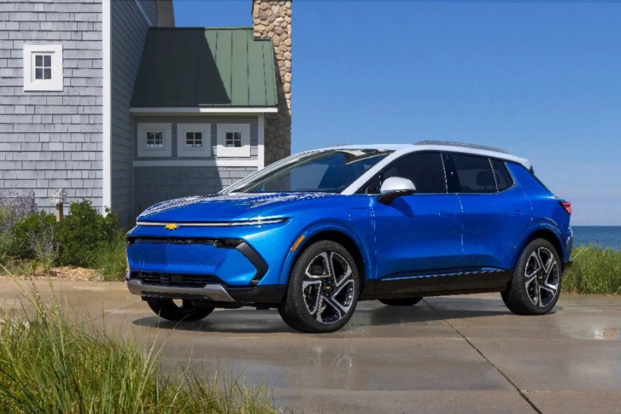 Cumple 87 años GM con liderazgo y eléctricos