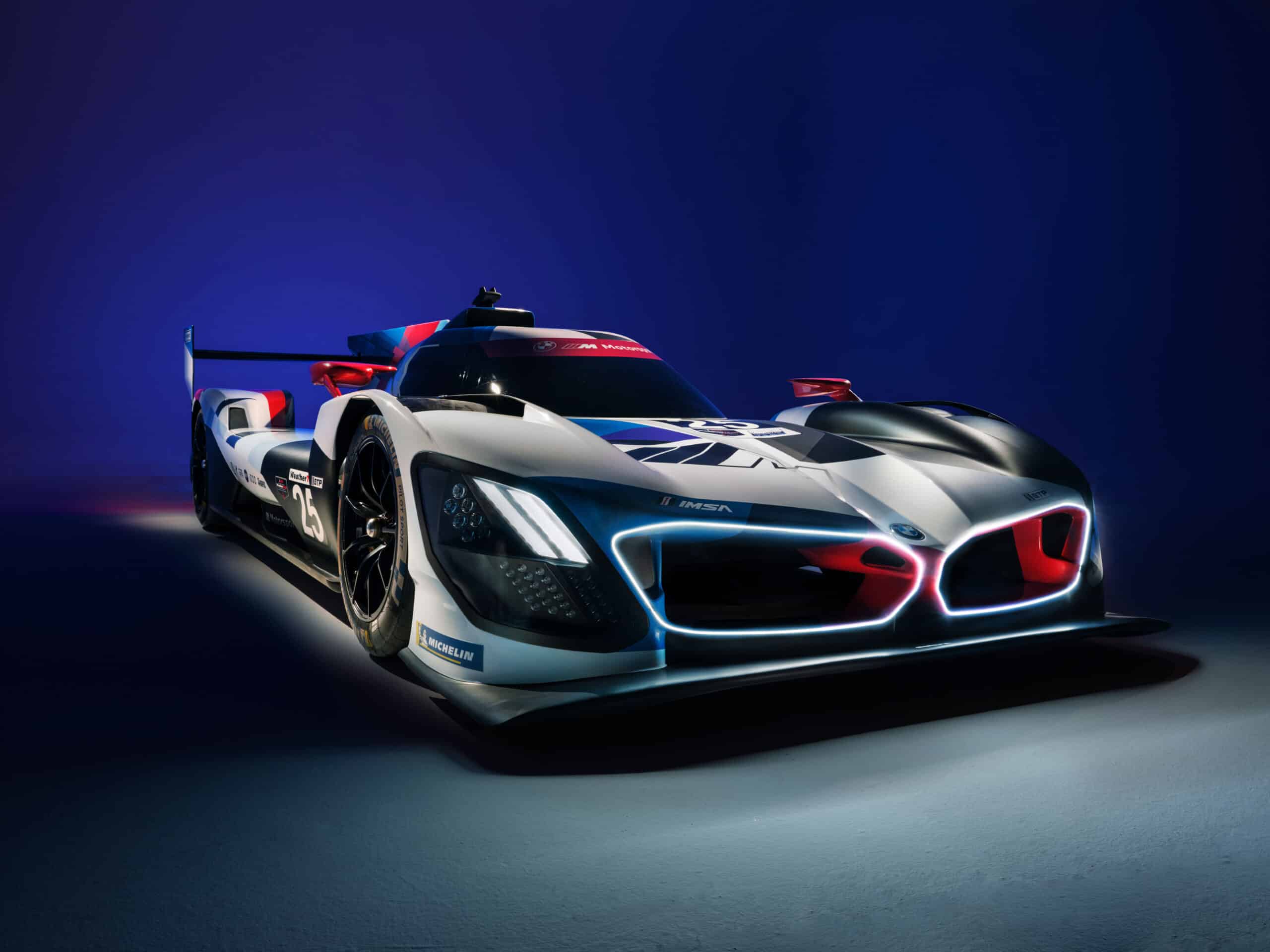 BMW ha presentado el M Hybrid V8 con el que competirá en Le Mans en 2024