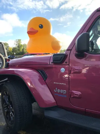Jeep trae al patito de goma más grande del mundo al Auto Show de Detroit