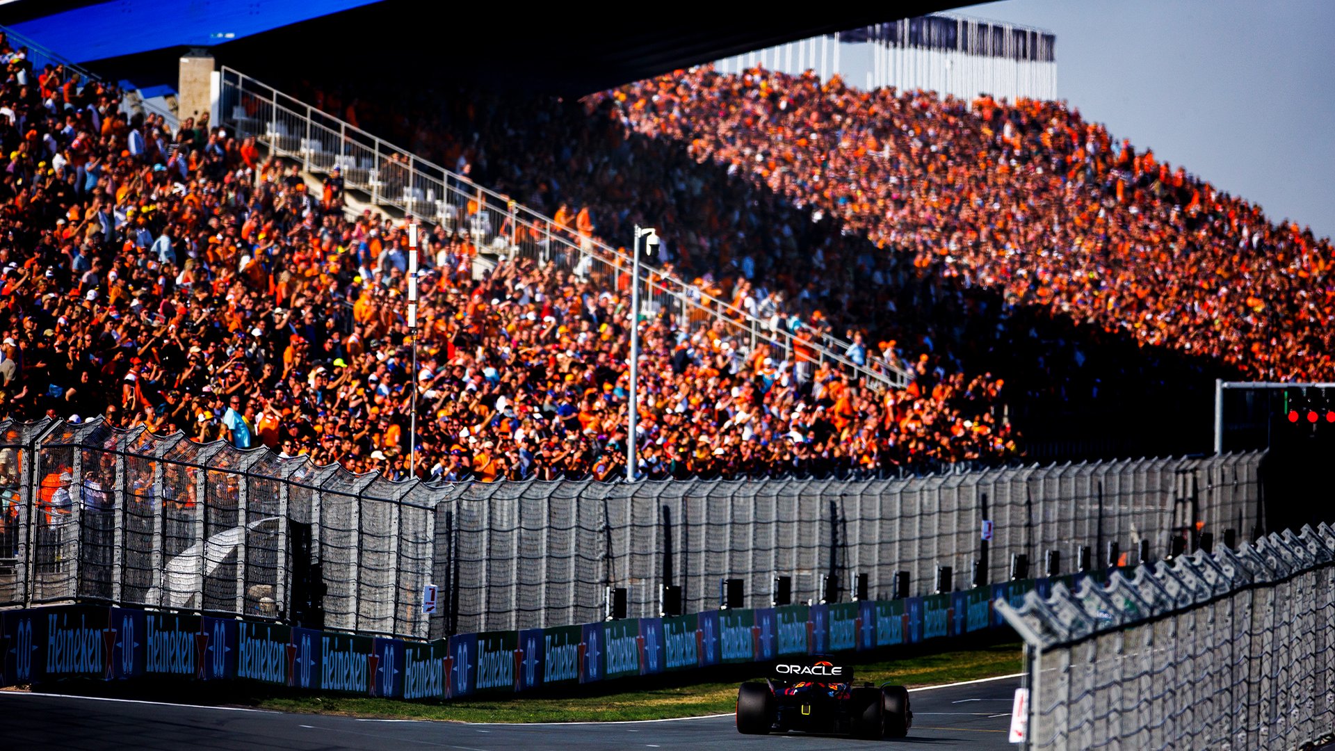 Max Verstappen supera a Leclerc por la pole position en Zandvoort 