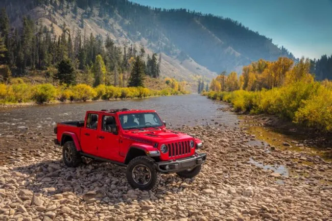 Jeep y Mercedes-Benz ocupan los primeros lugares en índice de satisfacción del servicio al cliente