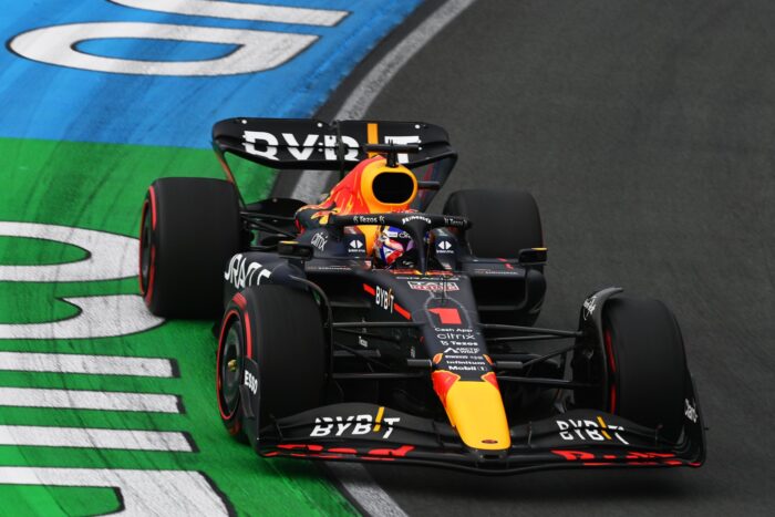 Verstappen gana el Gran Premio de Holanda por dente de Russell