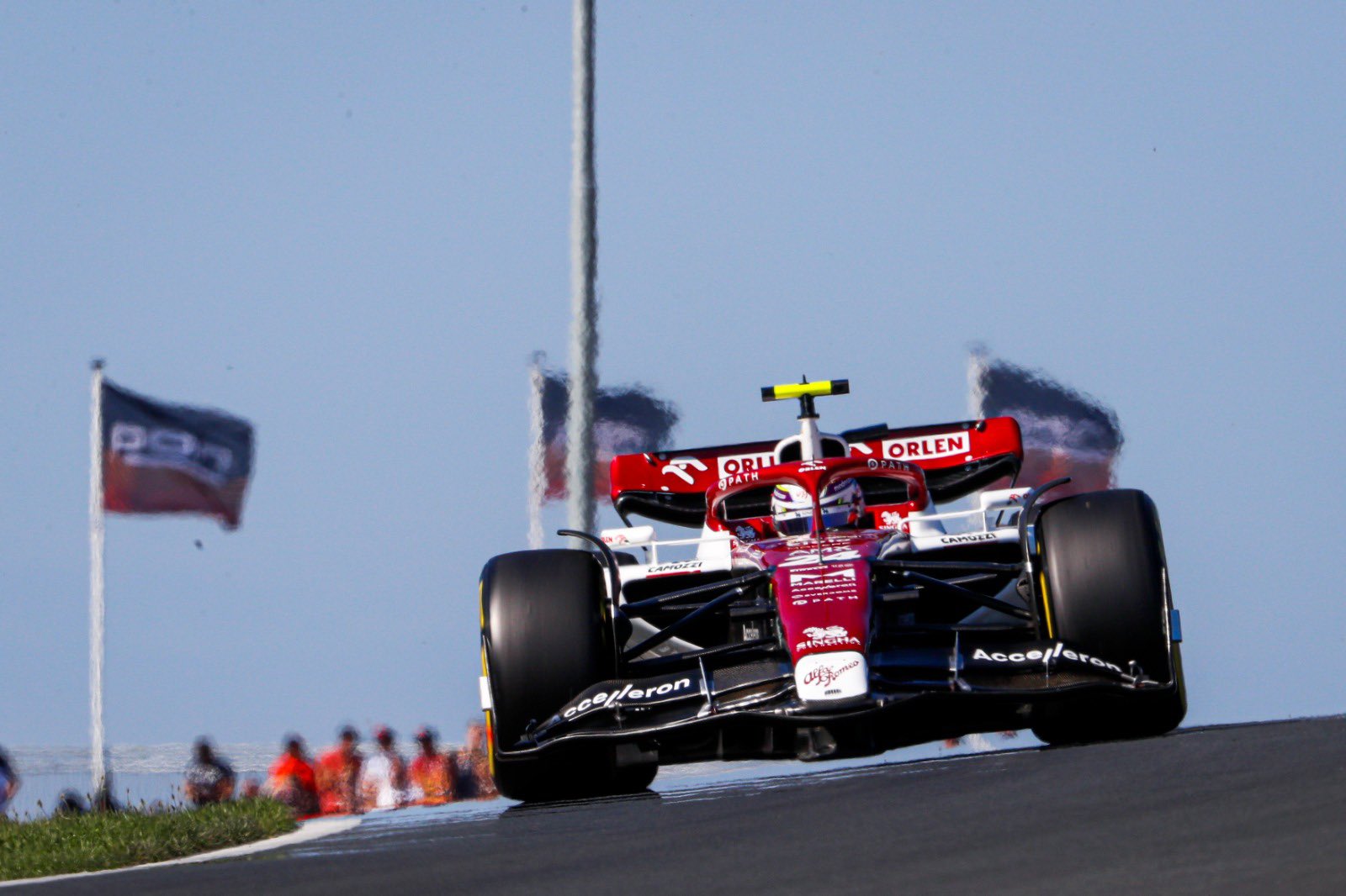 Zhou Guanyu se mantendrá en Alfa Romeo para la temporada 2023