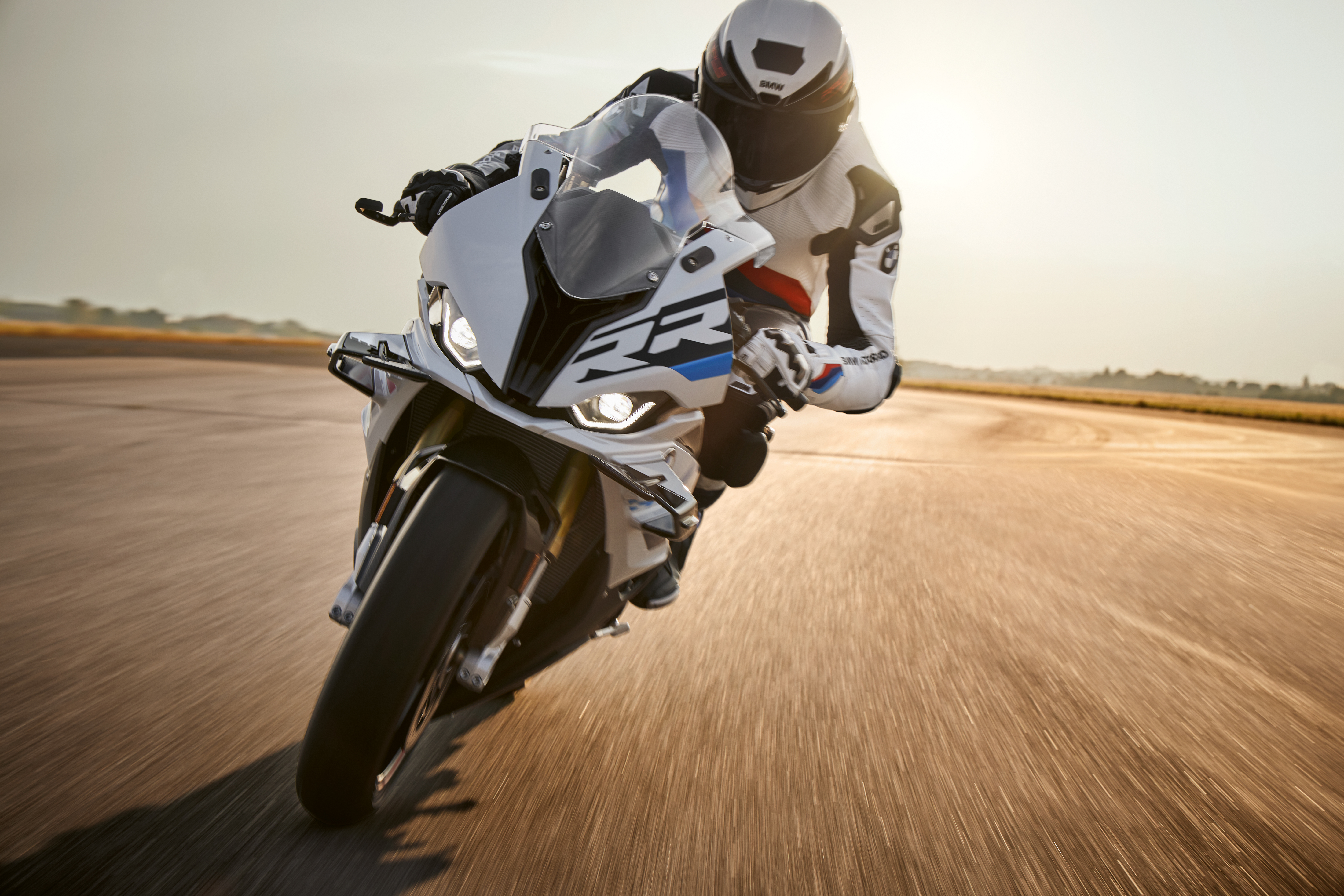 BMW presenta la nueva y mejorada S 1000 RR