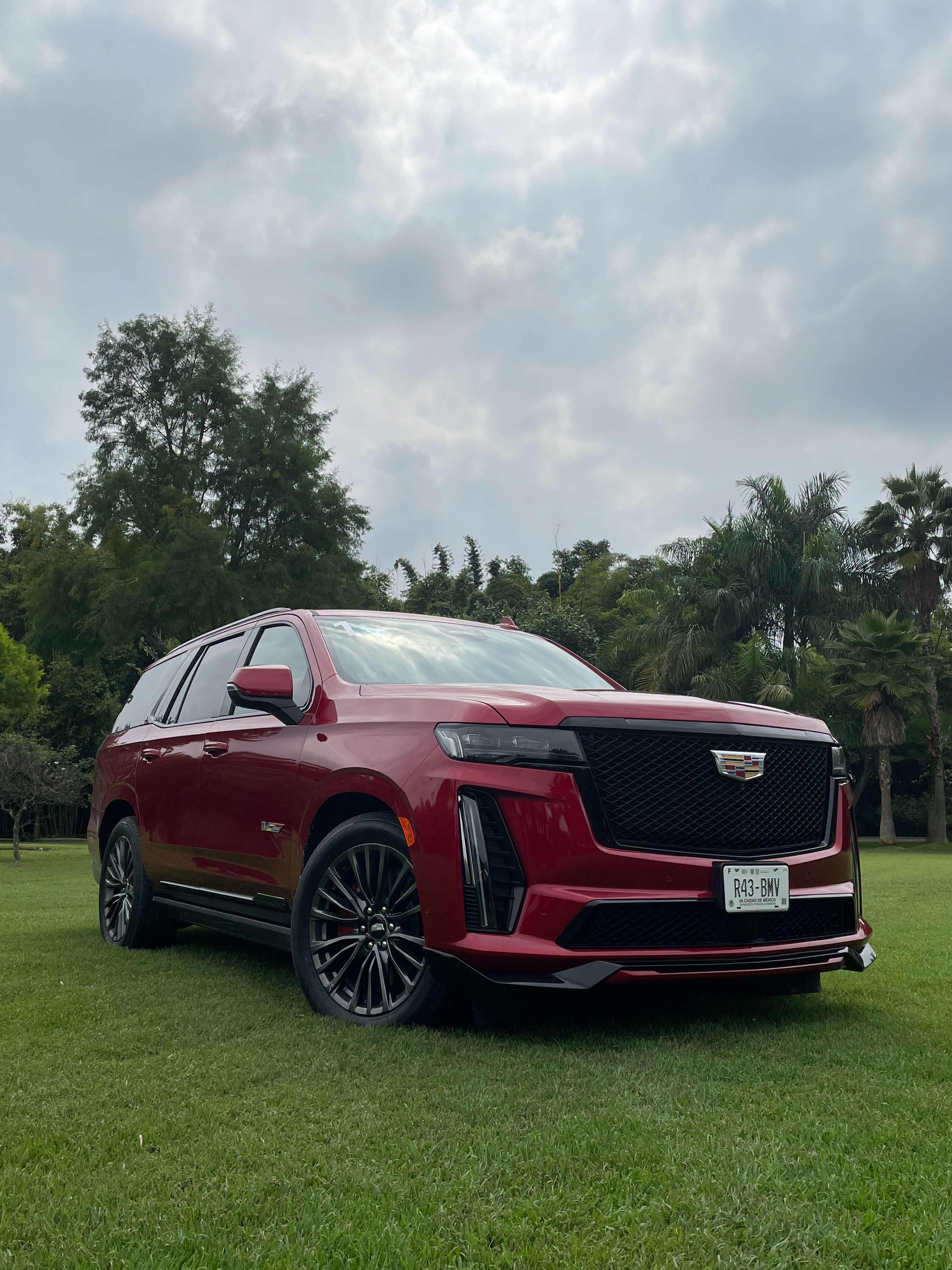 Cadillac Escalade V7 | Memo Lira