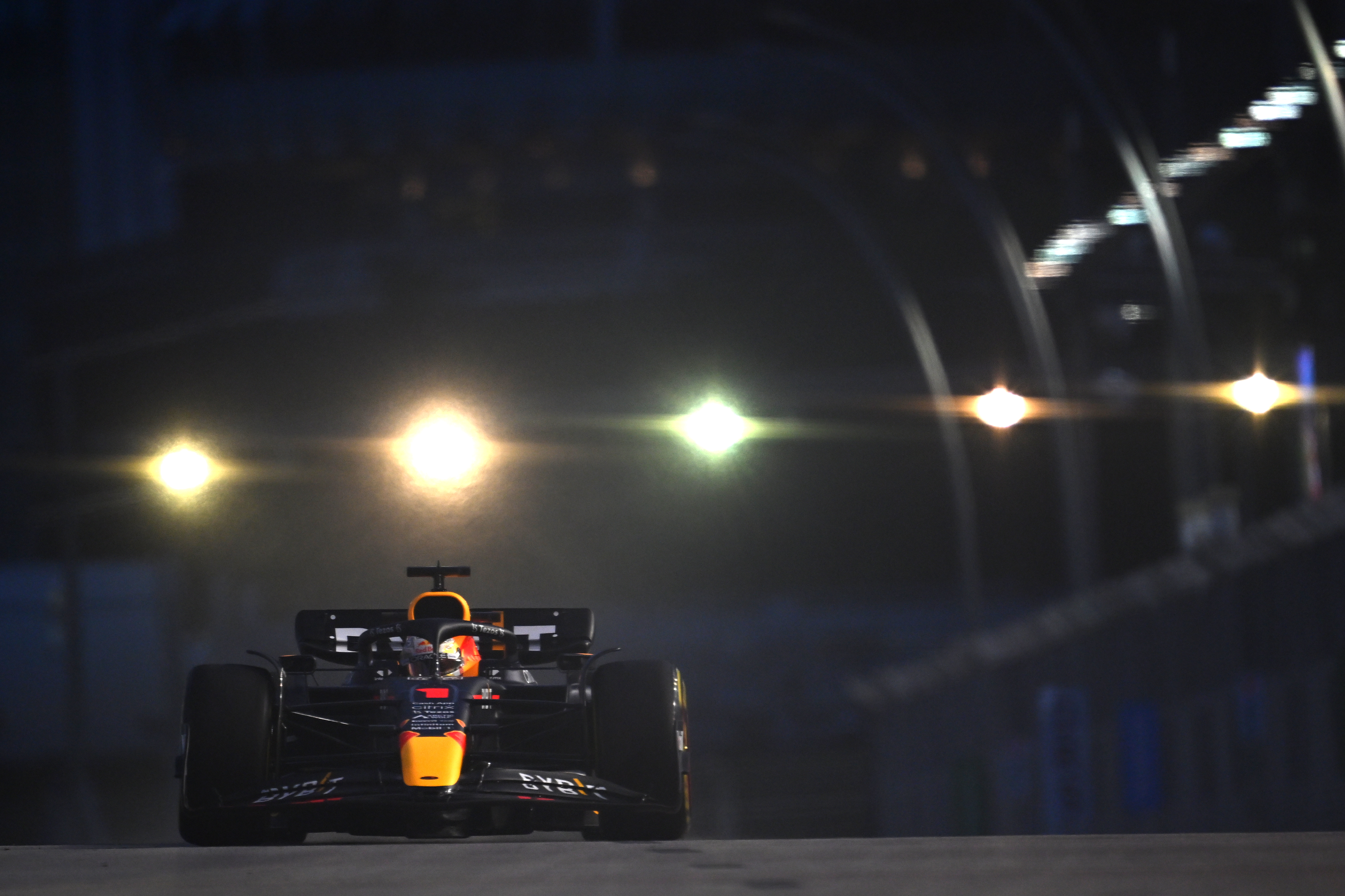 Leclerc logra la pole position en Singapur Pérez largará segundo