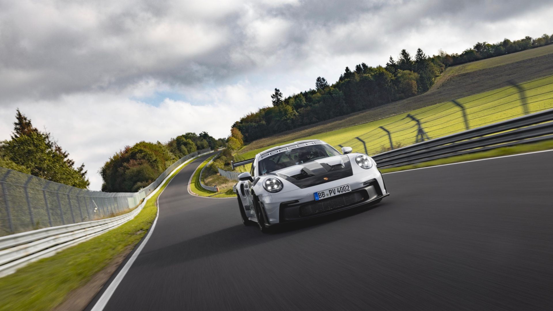 Porsche 911 GT3 RS destroza el crono en Nürburgring Nordschleife