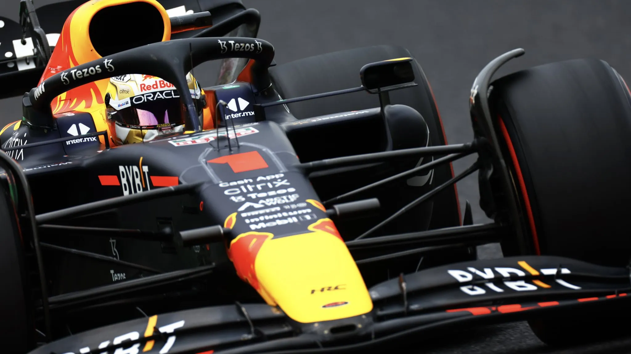 Verstappen obtiene la pole position en Suzuka