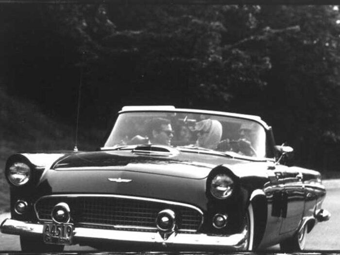 Uno de los coches de Marilyn Monroe fue un Ford Thunderbird.
Fotografía de Paul Schutzer/The LIFE Images Collection/Getty Images)