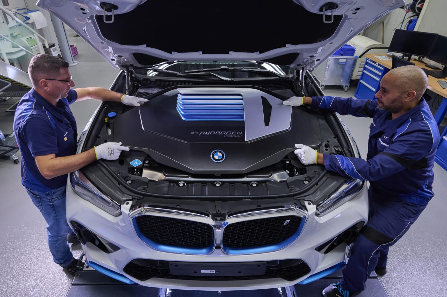 BMW iX5 Hydrogen: comienza la producción de vehículo propulsado por hidrógeno