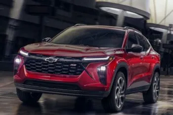 Crecen ventas de vehículos, dependen de inventarios