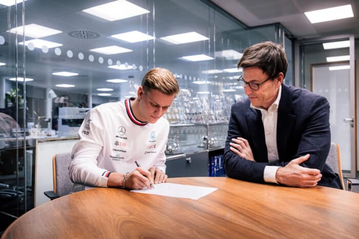 Schumacher se une a Mercedes como piloto de reserva para 2023