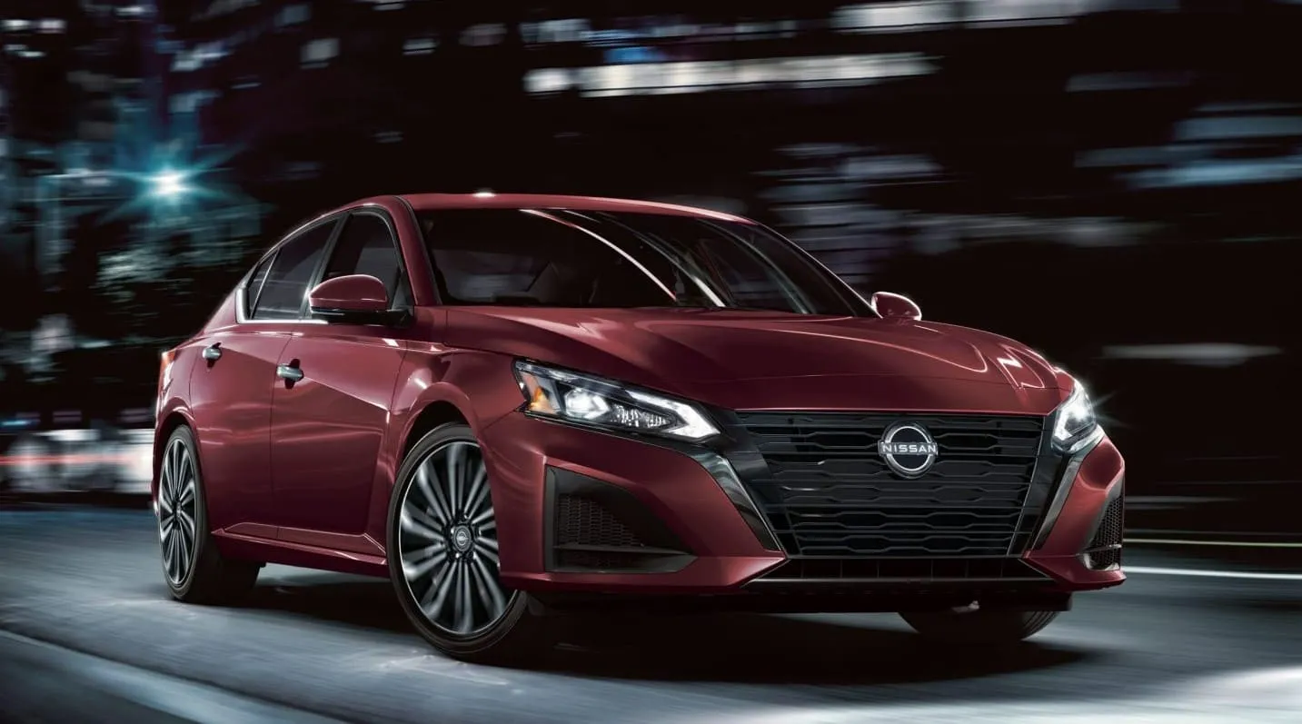 Nissan Mexicana anuncia la venta de Altima y Versa 2023