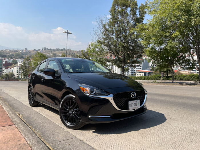 Mazda 2 sedán Carbon Edition
