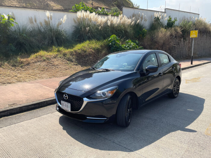 Mazda 2 sedán Carbon Edition