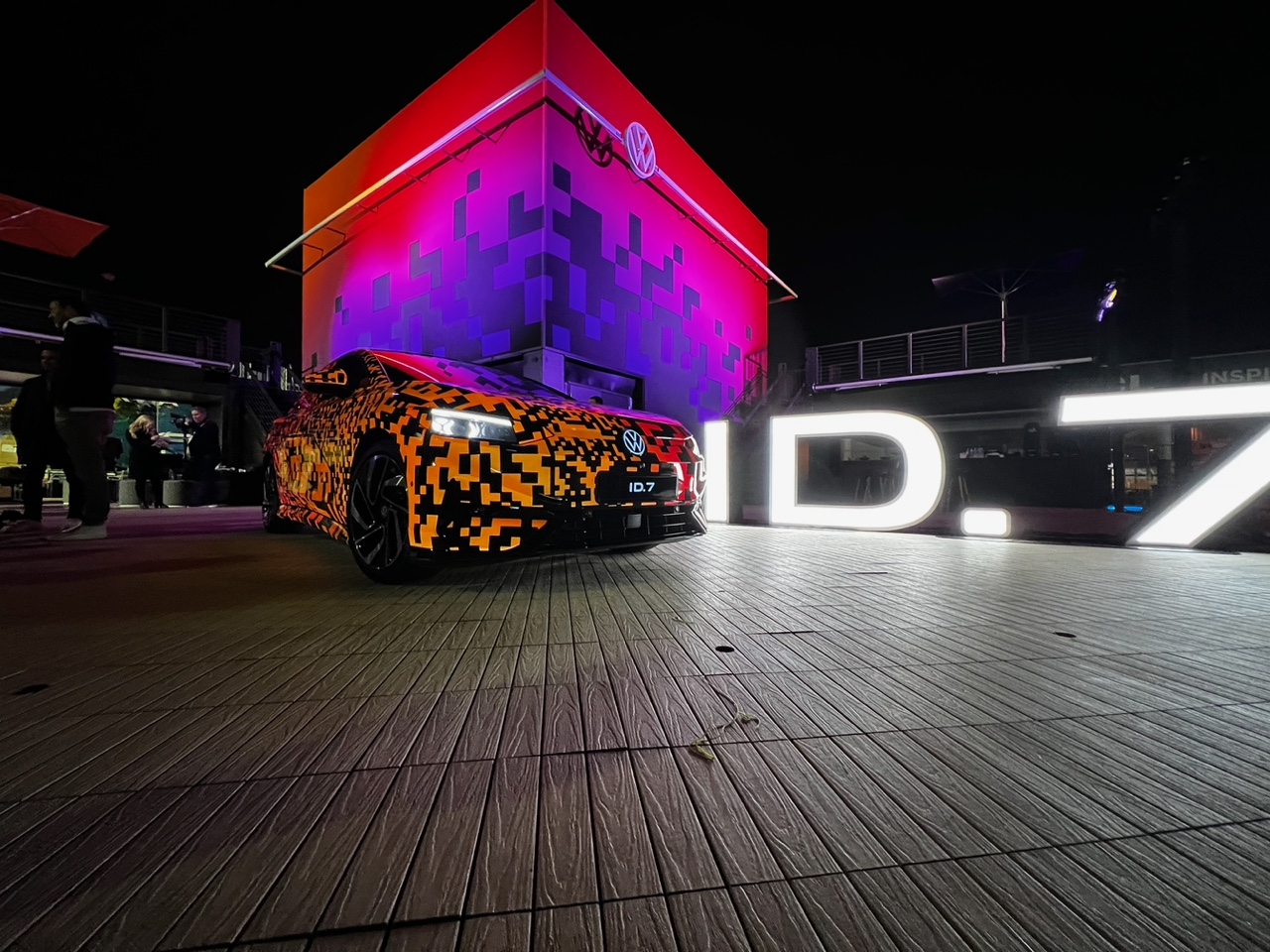 Volkswagen ID7 | Memo Lira Volkswagen lanza sedan eléctrico con 700 km de autonomía