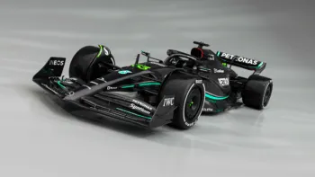 Mercedes vuelve al negro con el nuevo W14