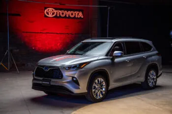 ¡Por todo lo alto! Llega Toyota Highlander HEV a México