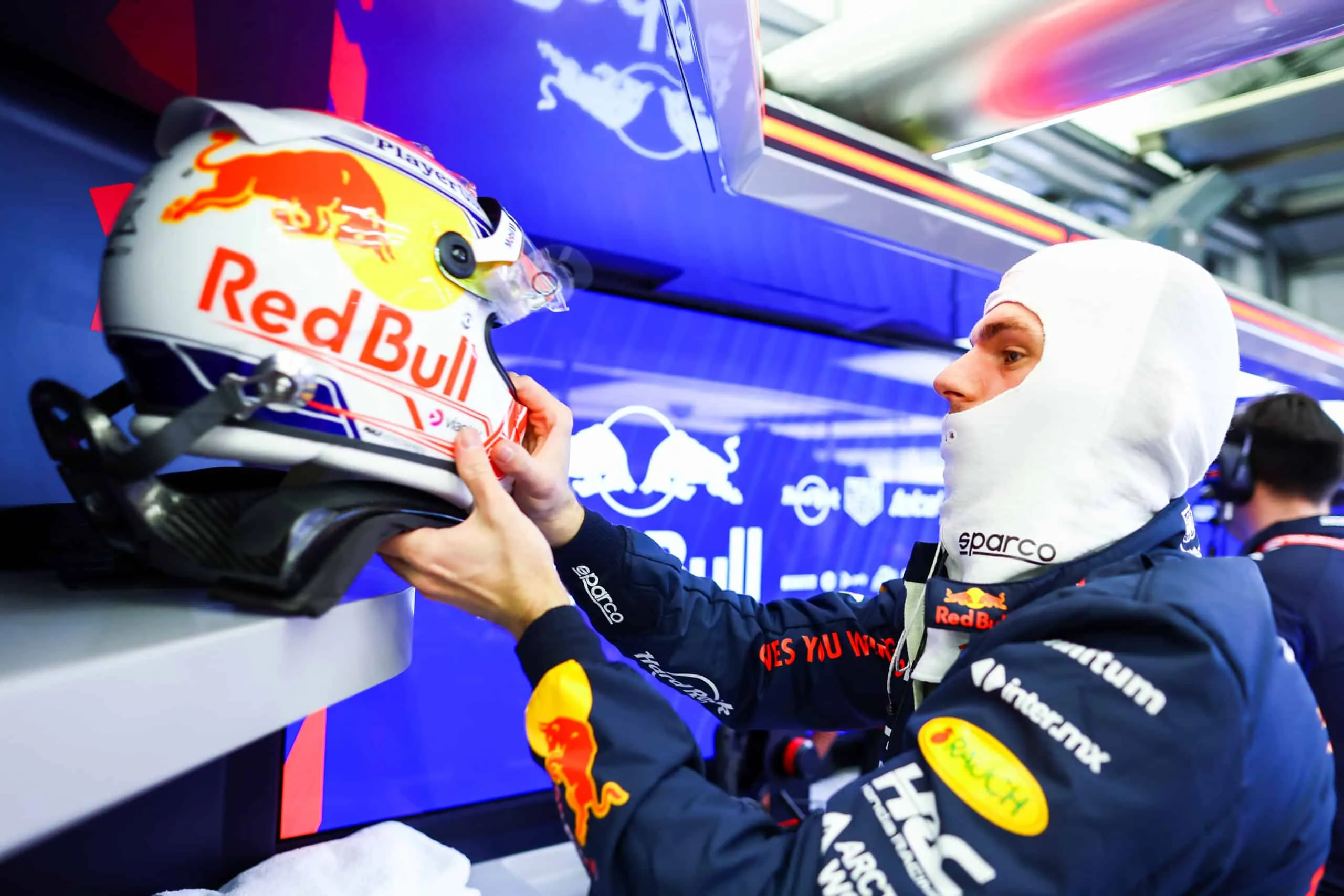 Verstappen el más rápido el primer día de pruebas en Bahréin