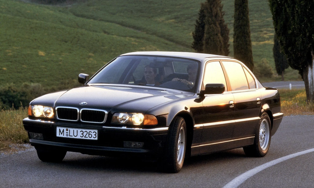 BMW Serie 7 E38: el sedán de lujo de James Bond