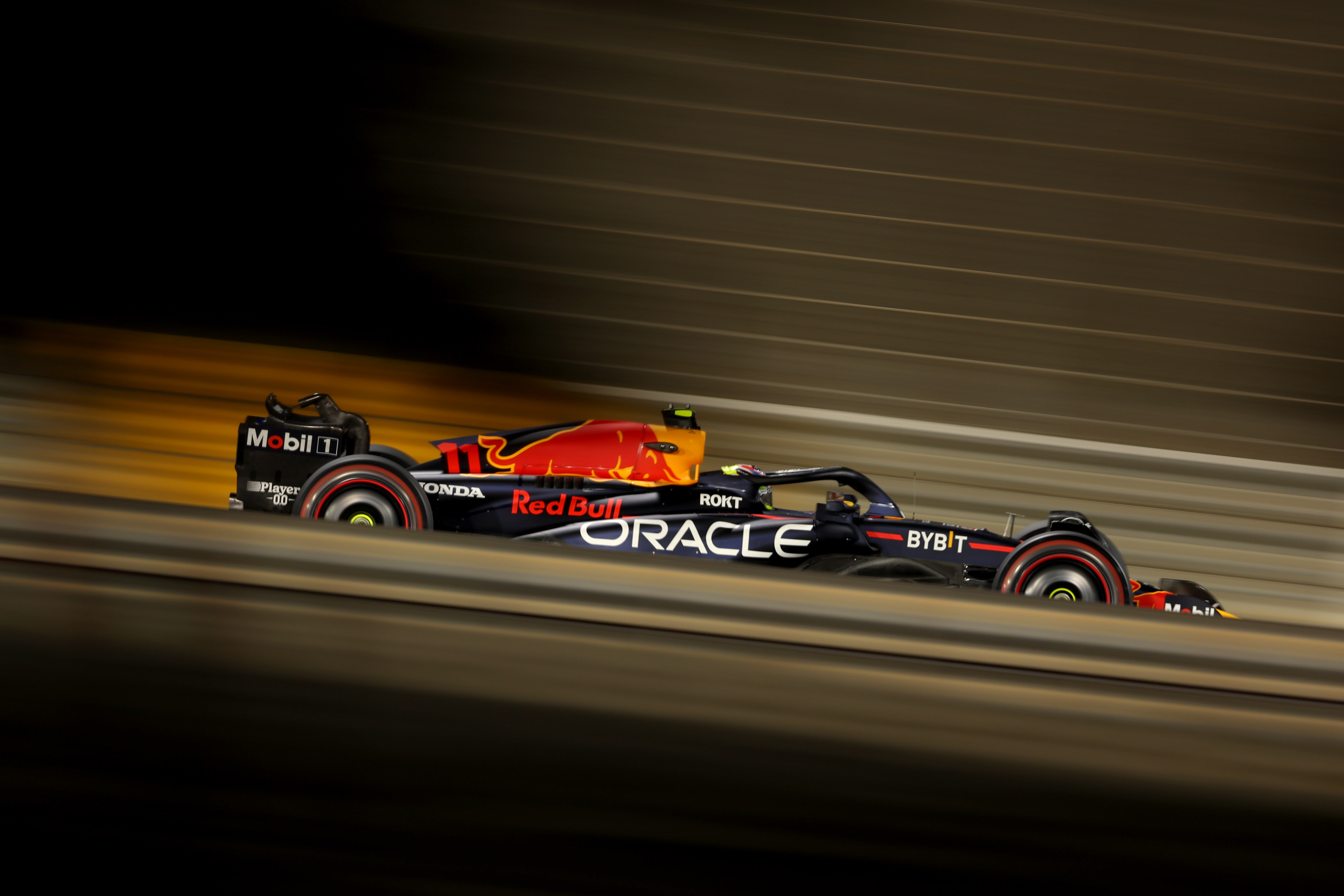 Verstappen logra la pole position en Bahréin Pérez segundo