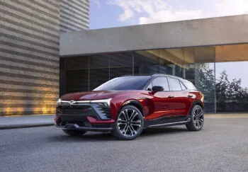 Eléctrico o gasolina: ¿cuál es más exclusivo?