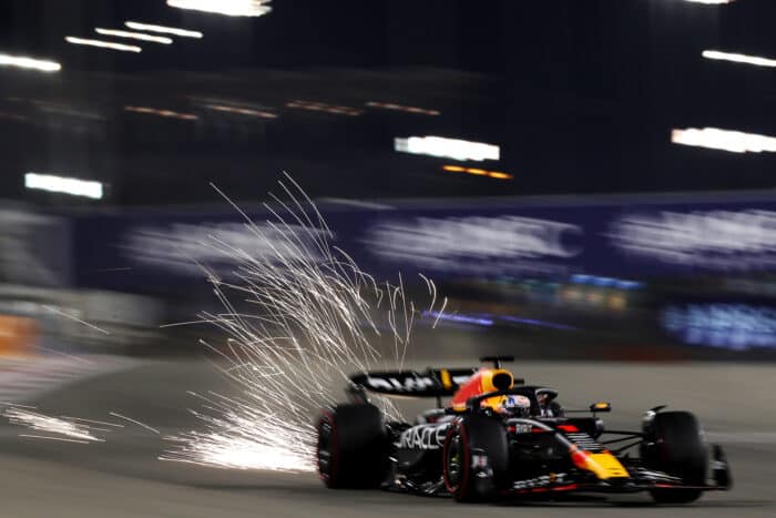 Verstappen logra la pole position en Bahréin, Pérez segundo