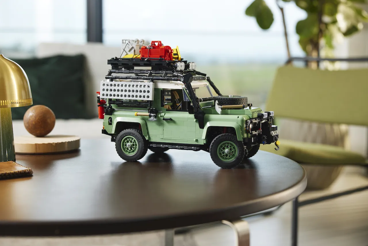 Lego Classic Defender 90