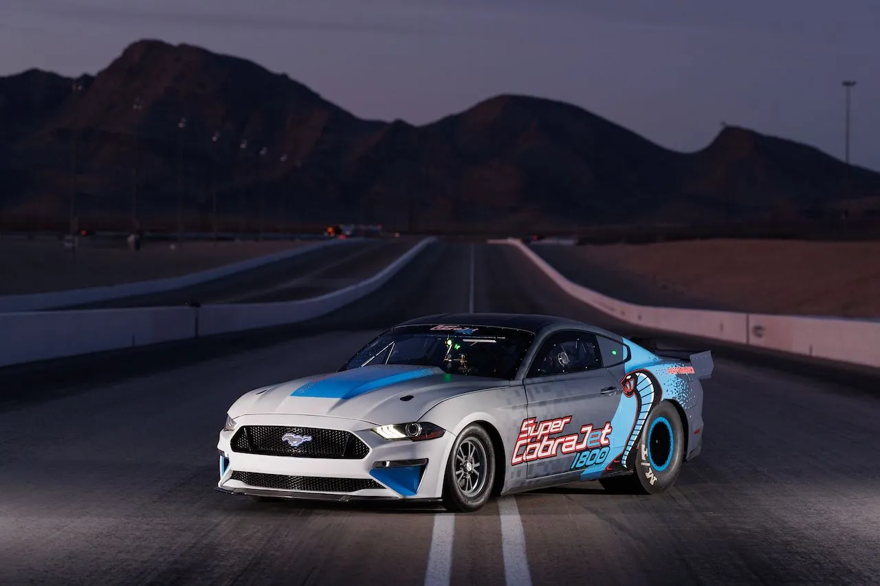 Con el Mustang Super Cobra Jet 1800 eléctrico Ford busca romper su propio récord