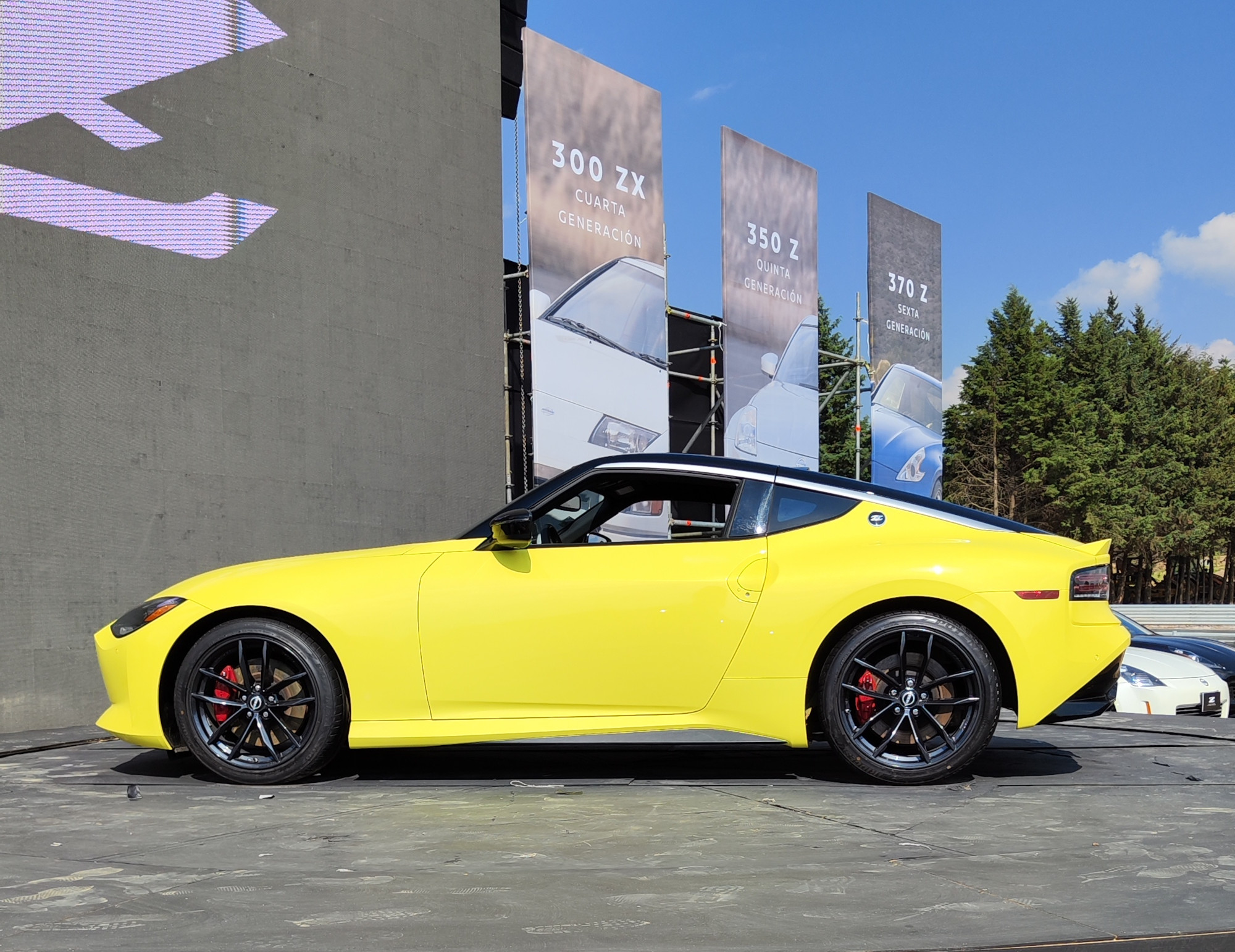 La caída del techo con diseño que se asemeja a una katana Memo Lira La caída del techo con diseño que se asemeja a una katana