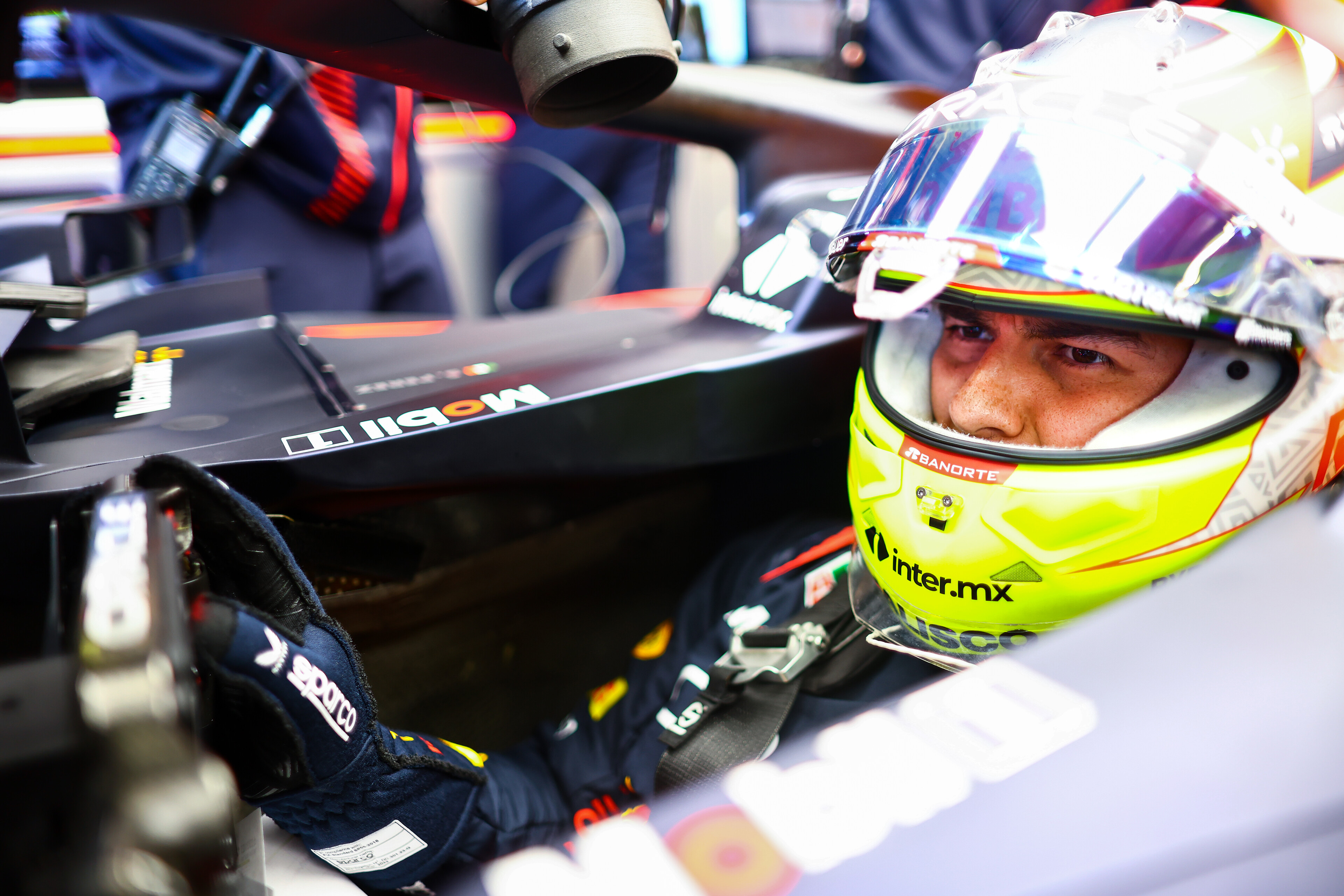 Verstappen logra la pole en Melbourne por delante de Russell