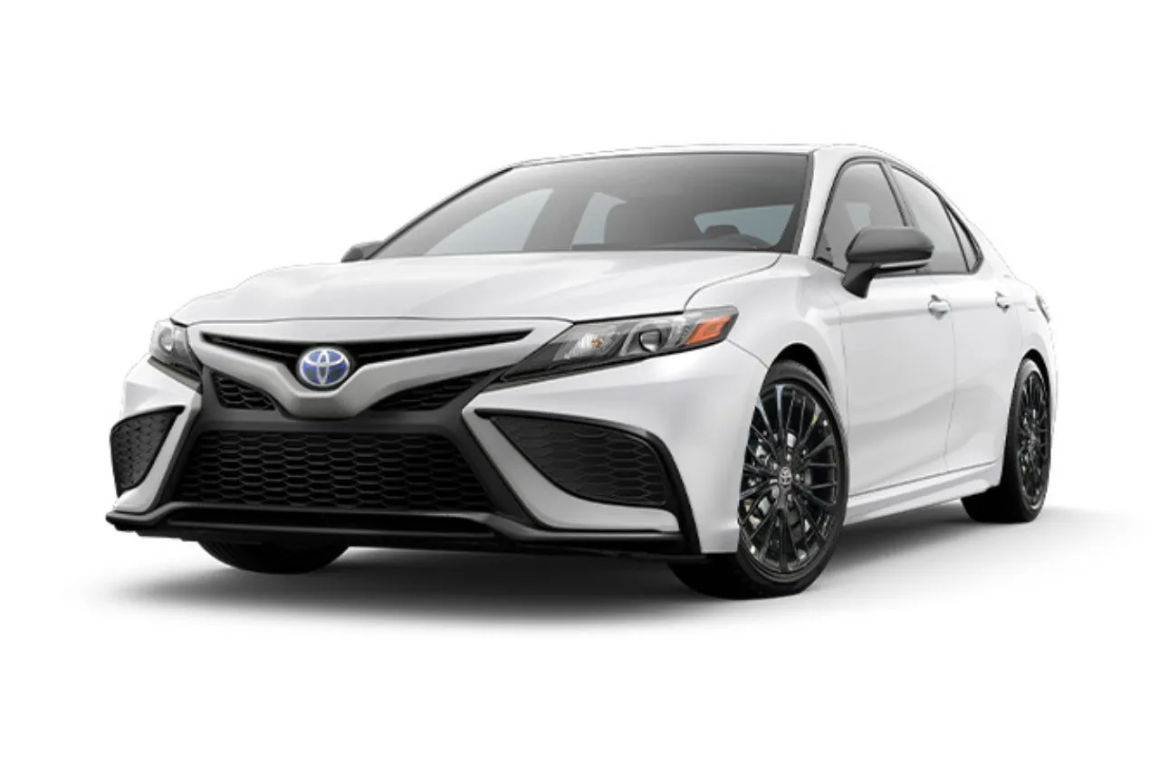 Conoce las dos nuevas versiones HEV de Camry 2023