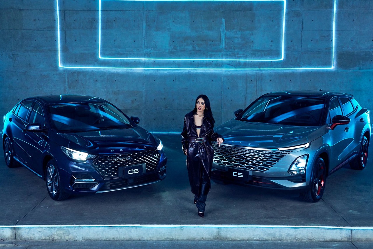 Danna Paola es la primera embajadora de Omoda O5 en México