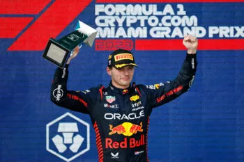 Verstappen se recupera del novelo lugar para ganar el GP de Miami