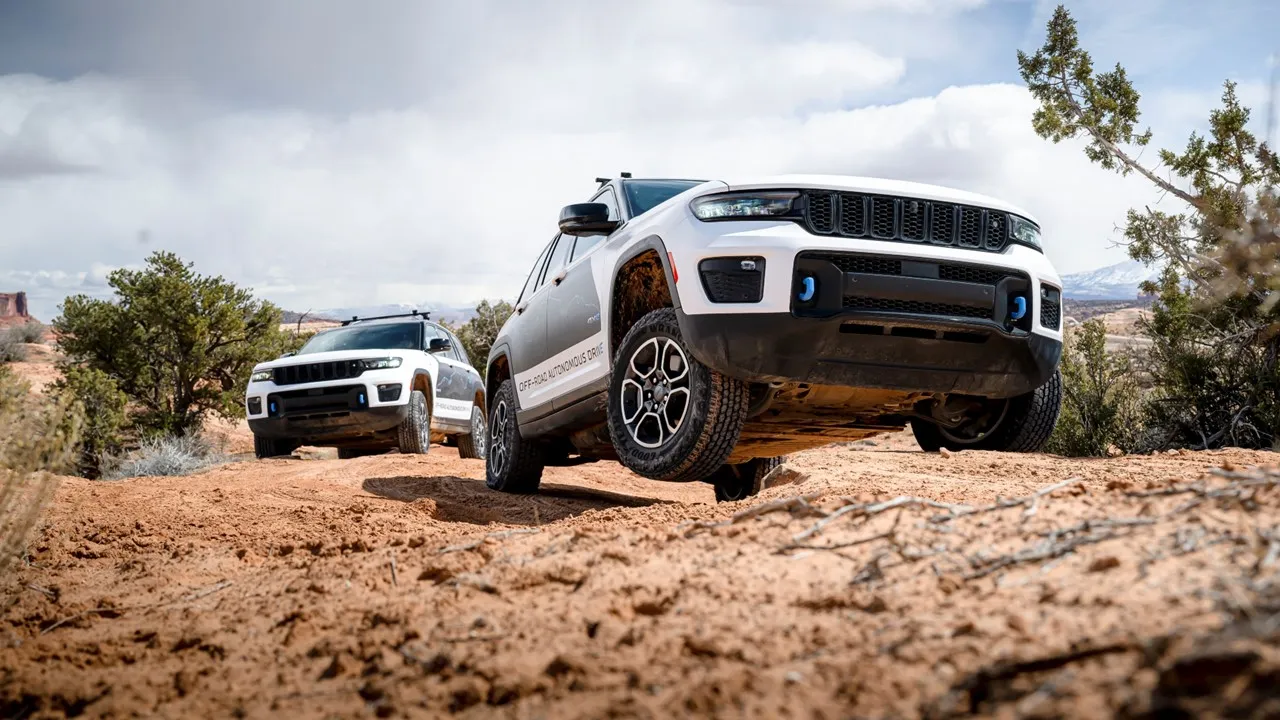 Jeep muestra su tecnología de conducción autónoma con apoyo de Inteligencia Artificial