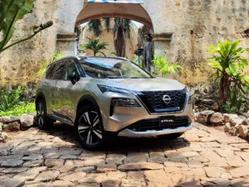 omparativa SUV: KIA Sportage, Nissan X-TRAIL, Peugeot 5008 y Toyota RAV4.