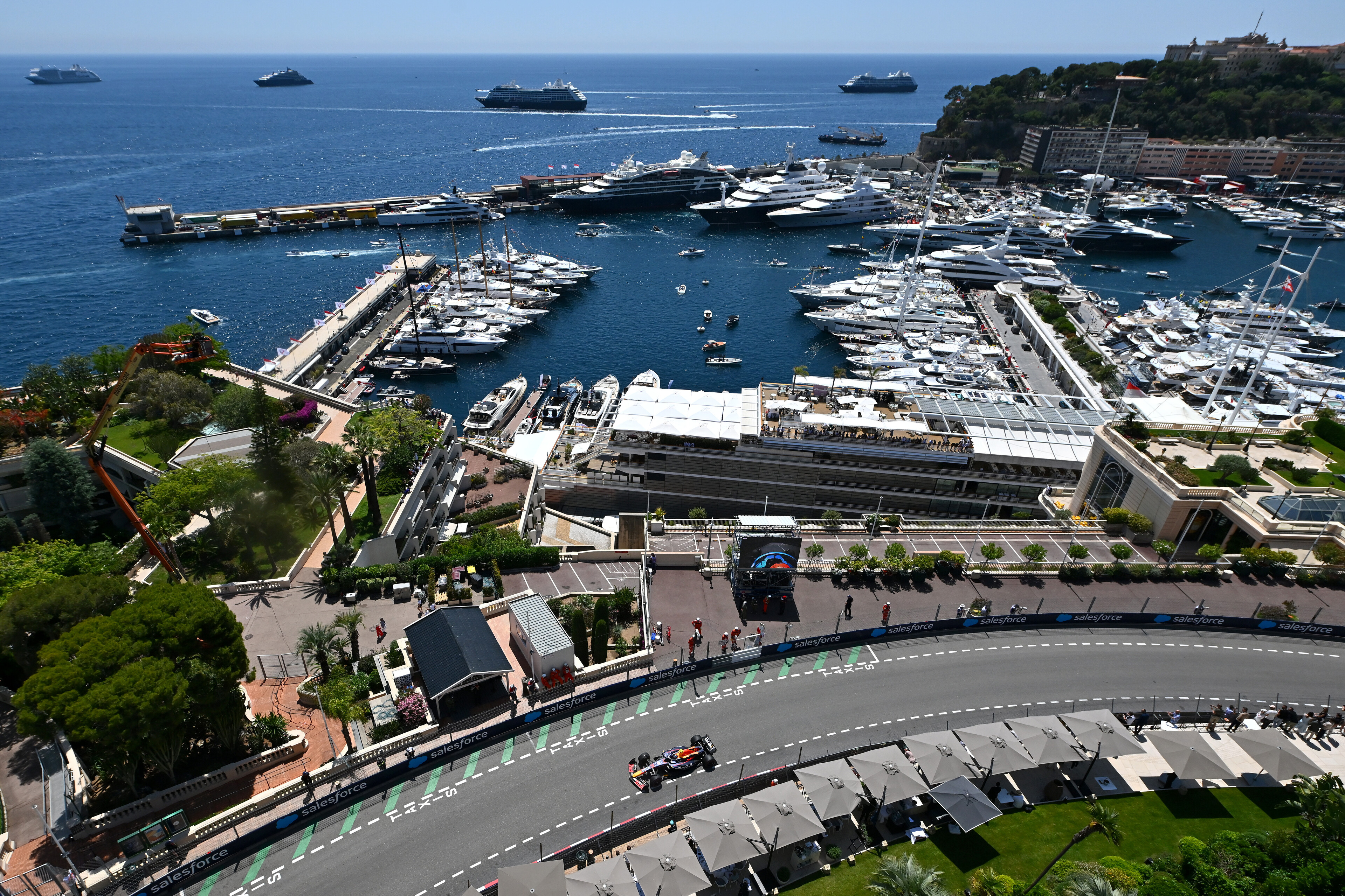 Verstappen logra la pole en Mónaco mientras que Checo sufre accidente en la Q1