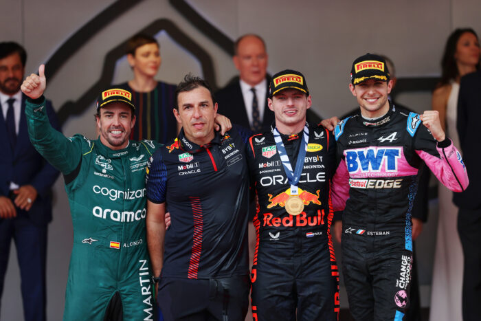 Verstappen sobrevive a la lluvia en Mónaco y gana por delante de Alonso