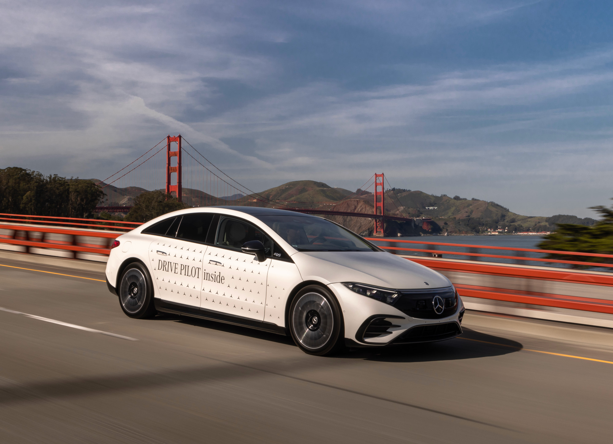 Certifican conducción automatizada de Mercedes Benz en California