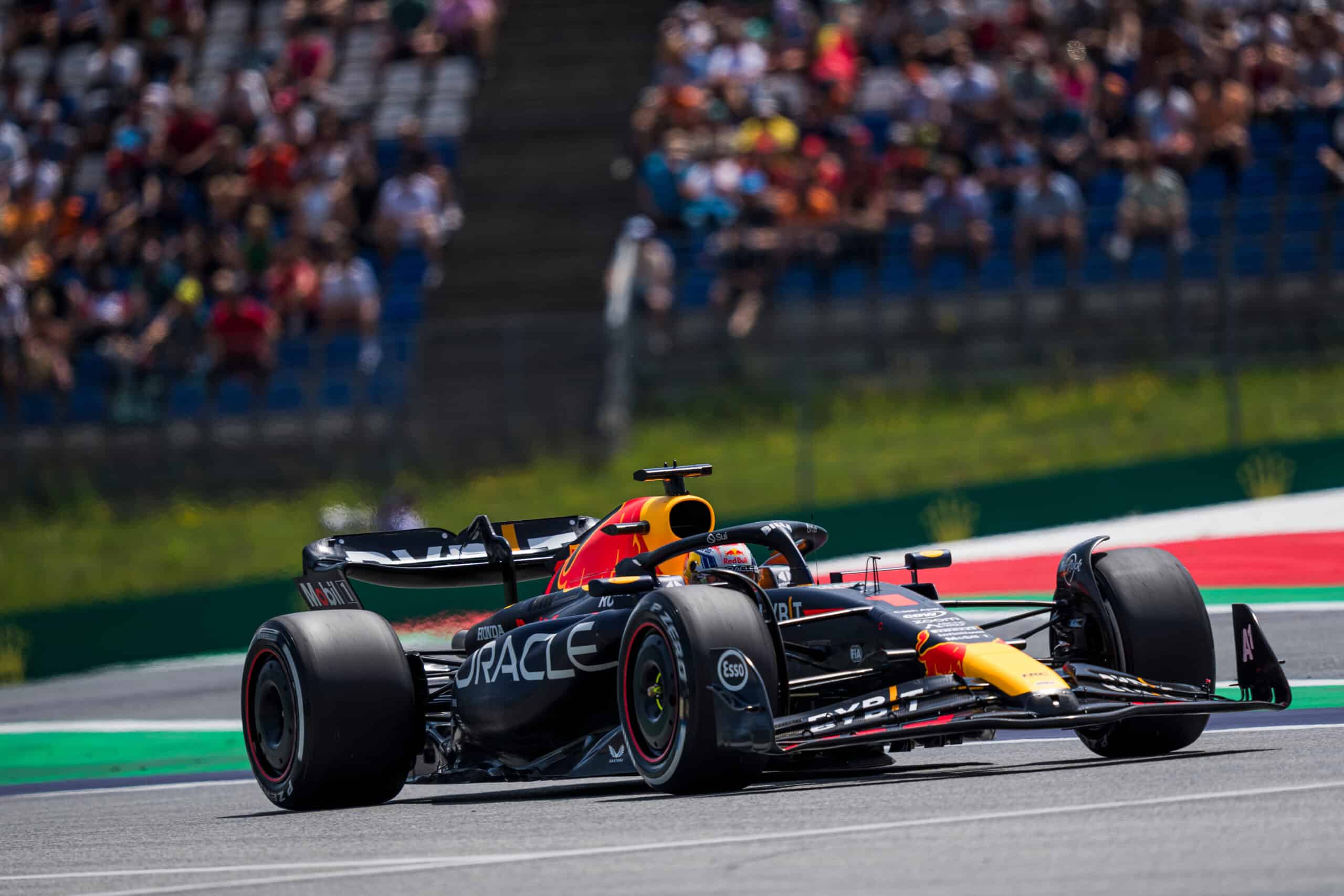 Verstappen ganó la pole position en una dramática sesión en Austria