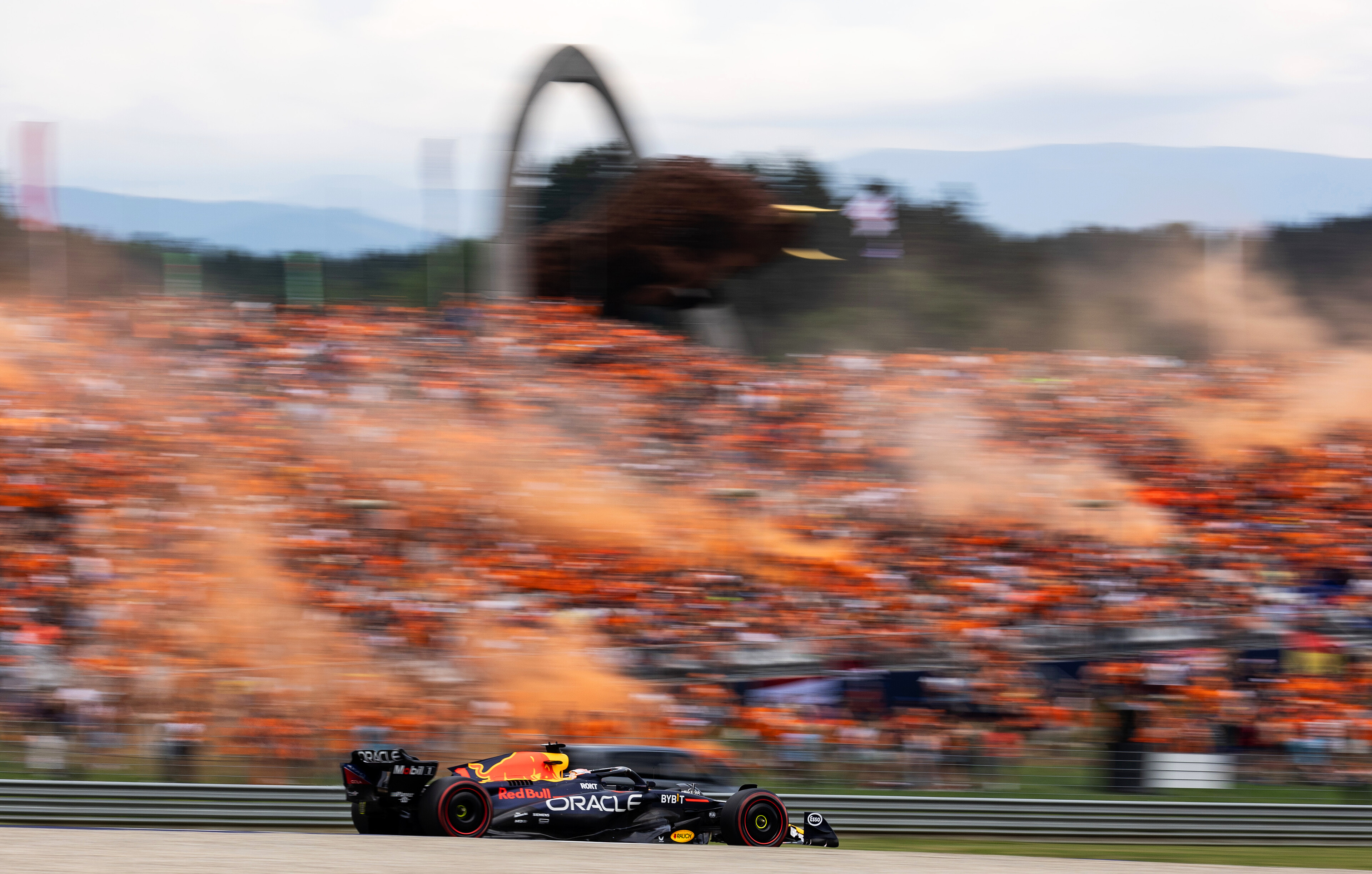 Verstappen ganó la pole position en una dramática sesión en Austria