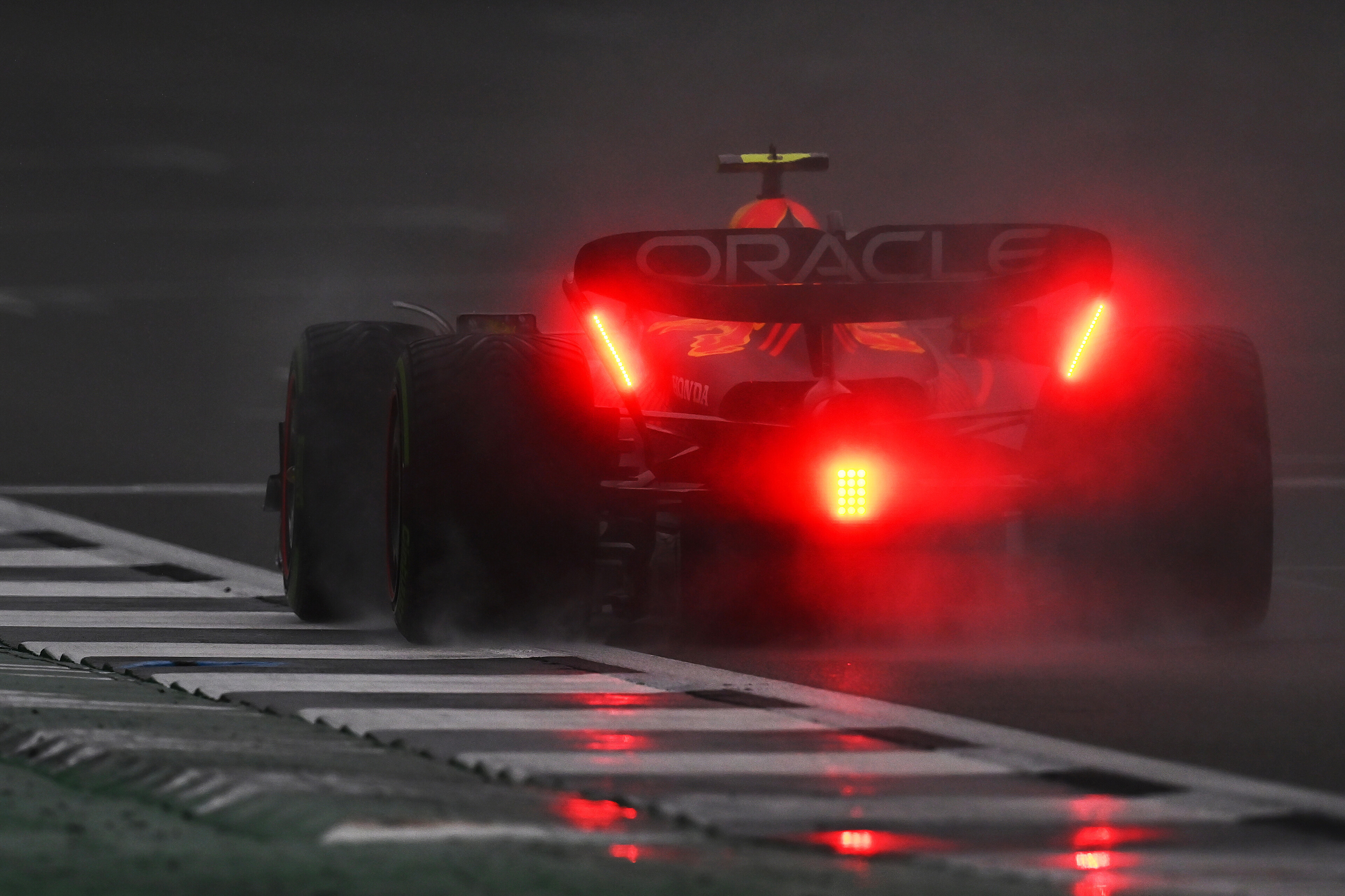 Verstappen vence a Norris en la pole de Silverstone | Memo Lira Verstappen vence a Norris en la pole de Silverstone