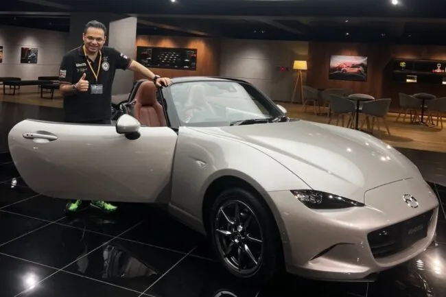 Memo Lira en la planta de Mazda en Hiroshima