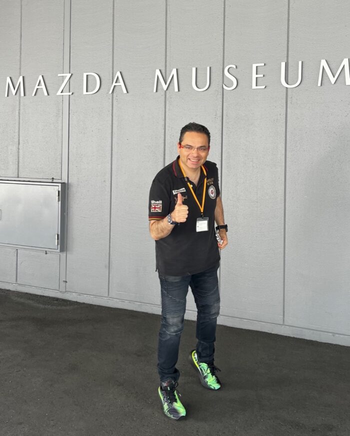 Memo Lira en el museo de Mazda en Hiroshima