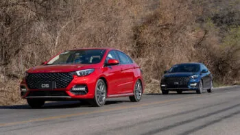 Comparativa: Omoda O5, Chevrolet Cavalier, Nissan Sentra y Volkswagen Jetta