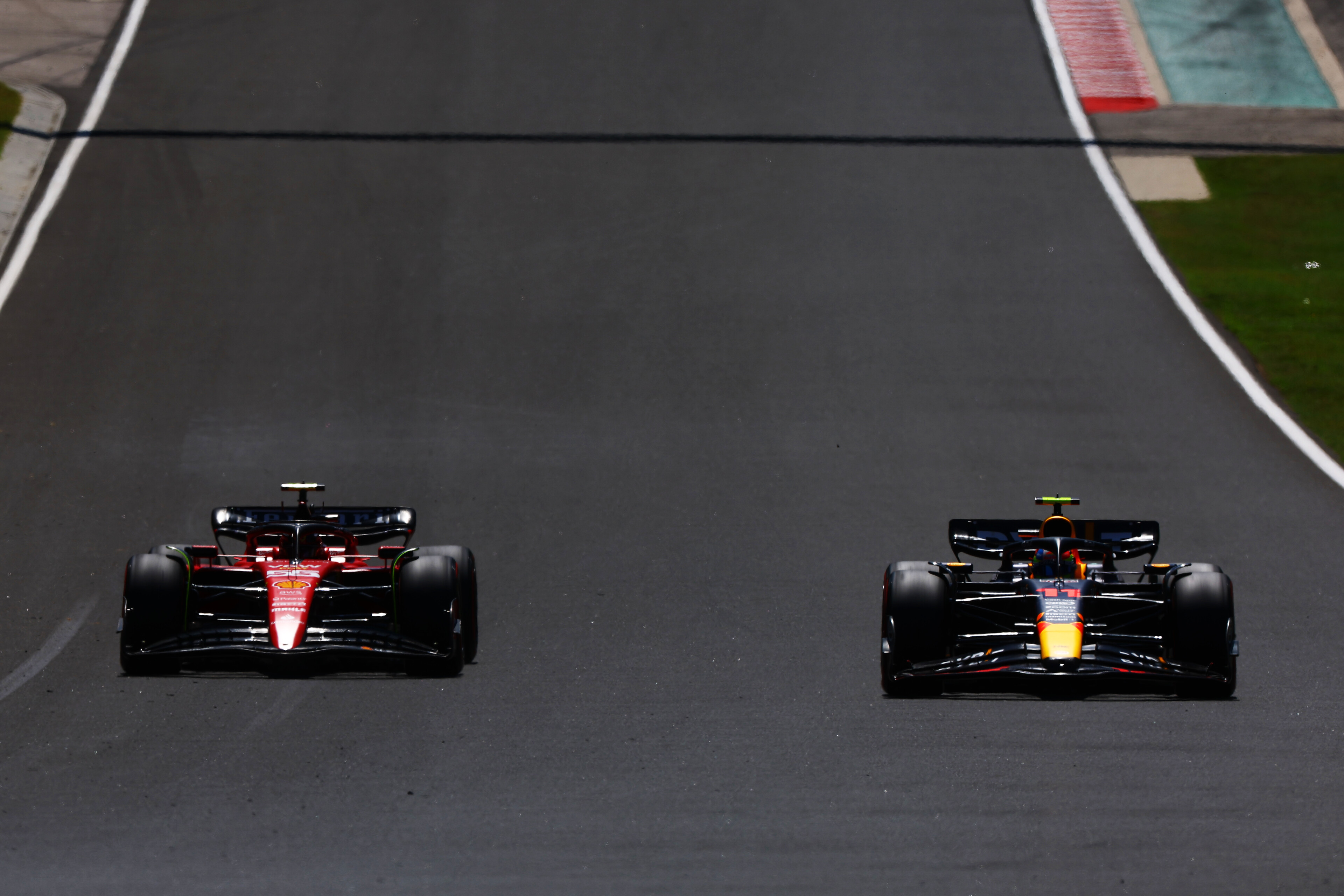 Lewis Hamilton supera a Verstappen y logra la pole en Hungría | Memo Lira Lewis Hamilton supera a Verstappen y logra la pole en Hungría