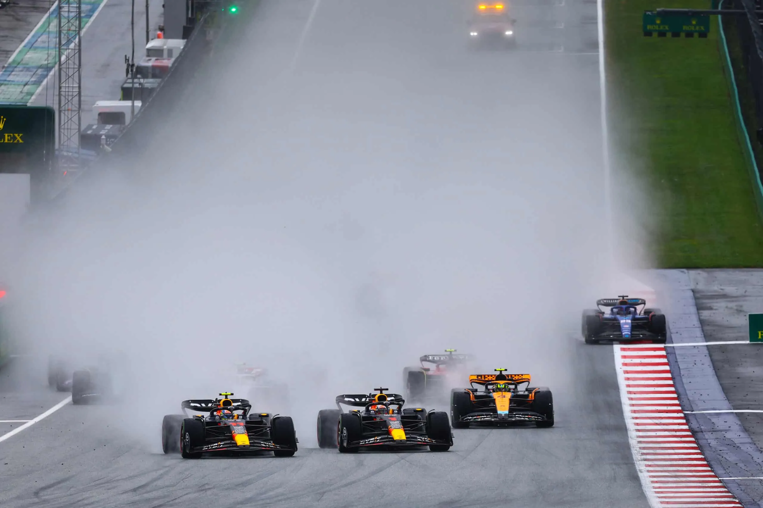 Max Verstappen domina la F1 Sprint para ampliar su ventaja en el título